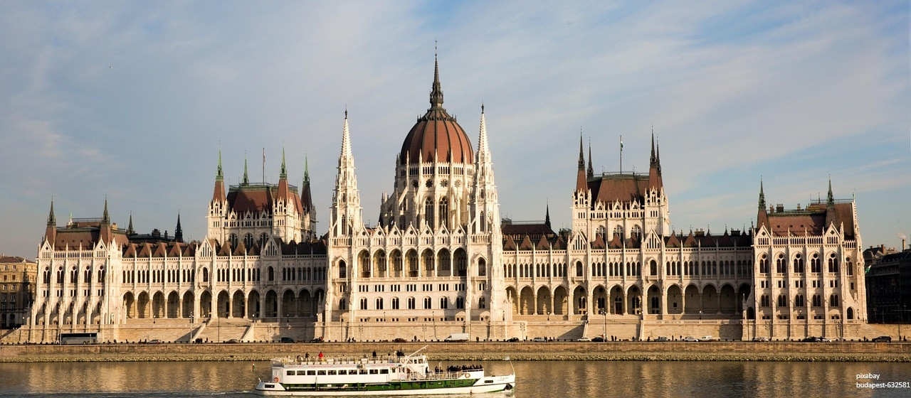 Donaumetropolen - mit schwimmendem Hotel und Ausflugsprogramm im Premiumbus